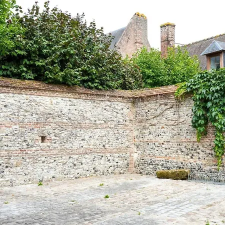 Le Clos De St Val 1 *